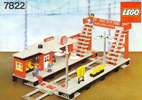 Catalogue picture of the built set 7822 Railway Station