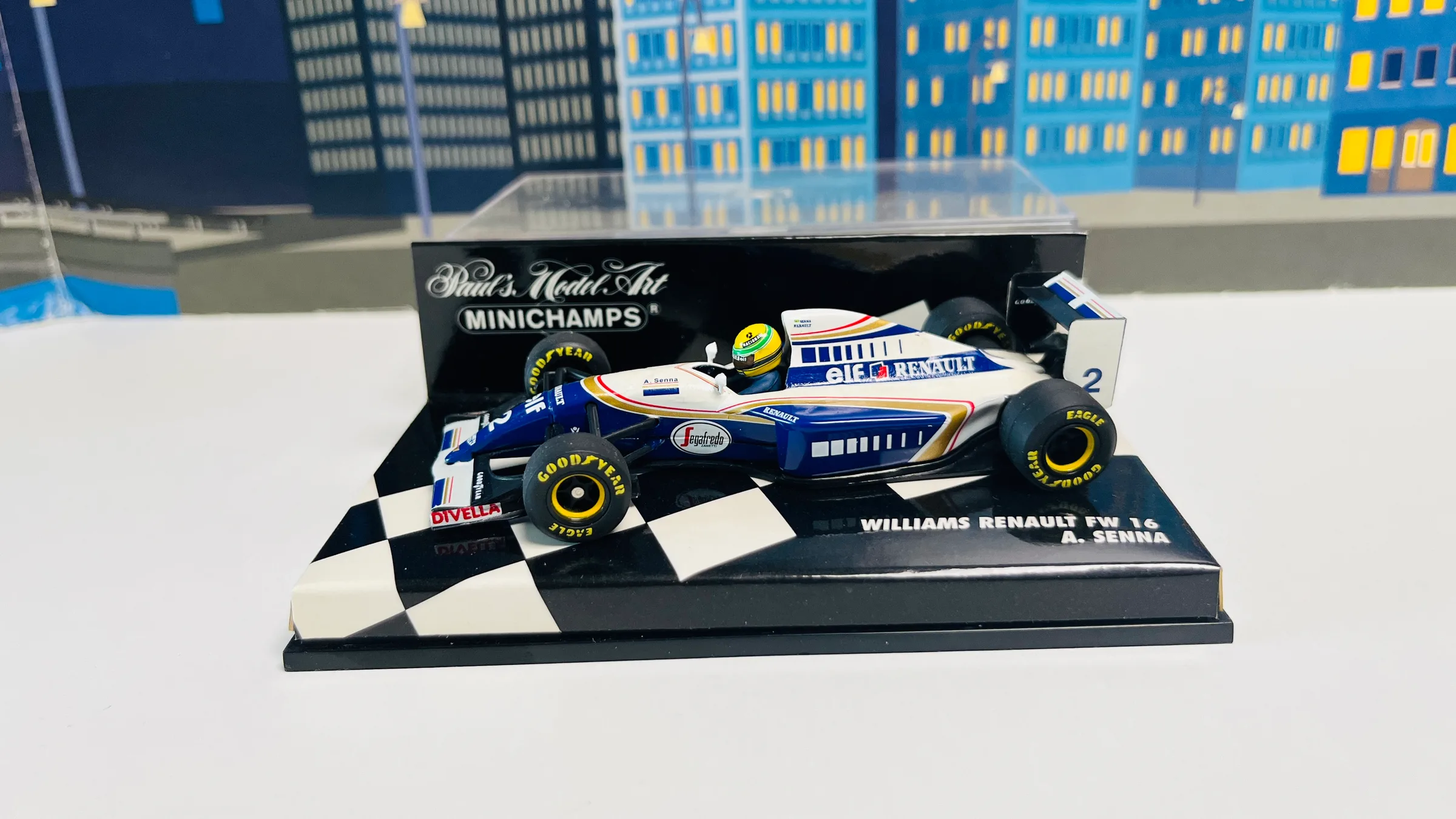 Minichamps 1:43 Williams Renault FW16, A. Senna — side view on its plinth