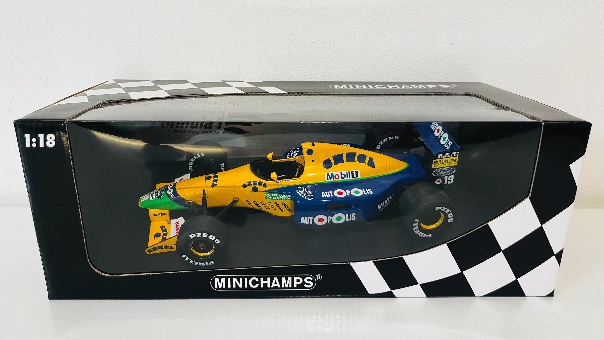 Minichamps 1:18 Benetton Ford B191B, M. Schumacher 1992 — the model in its box