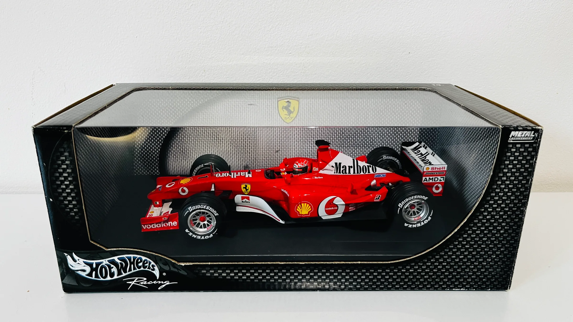 Ferrari F2002 — Michael Schumacher 2002, Marlboro livery, Hot Wheels Racing 1:18 — photo 1