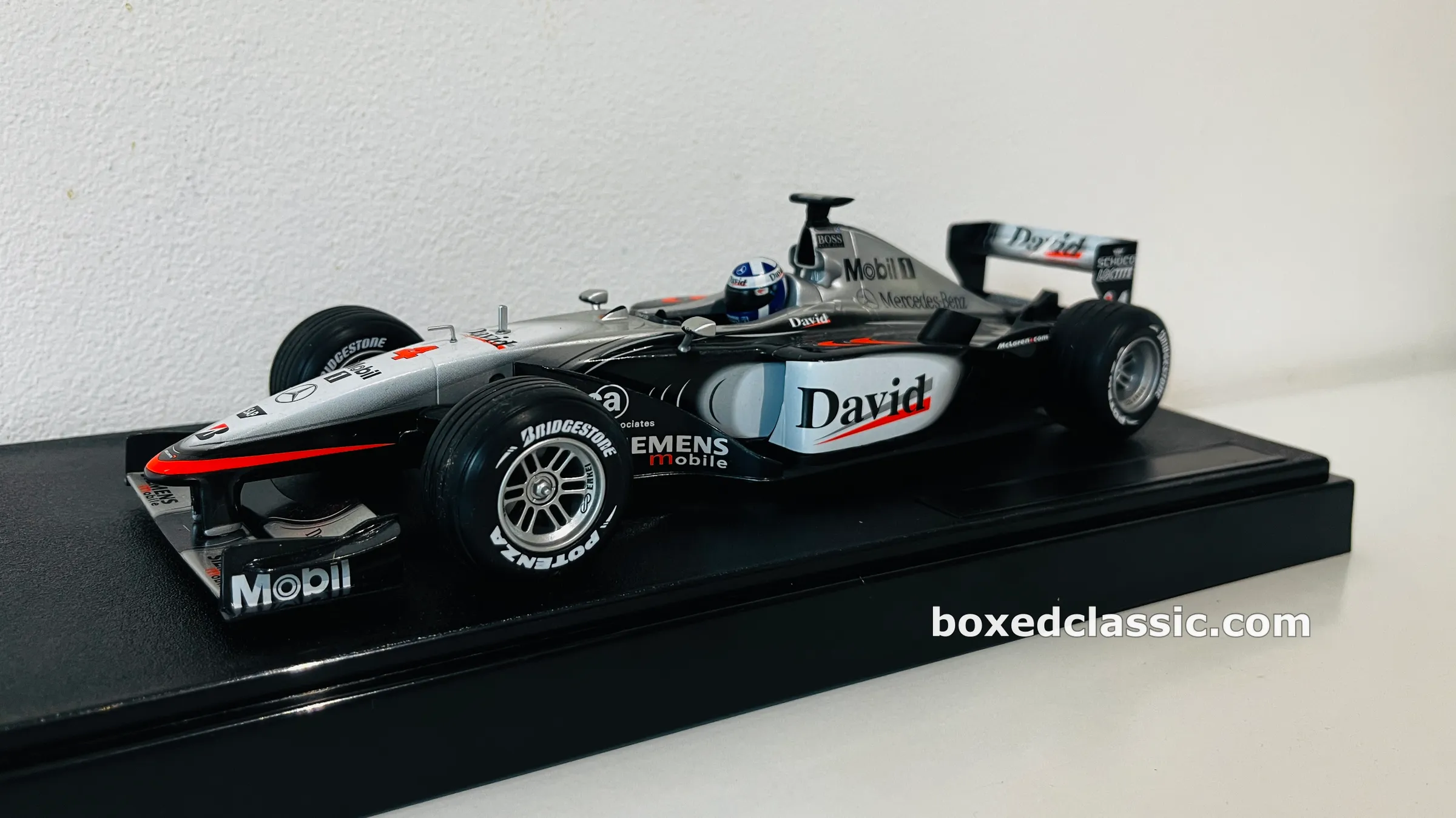 McLaren Mercedes MP4-16 — David Coulthard 2001, Hot Wheels Racing 1:18 — photo 1