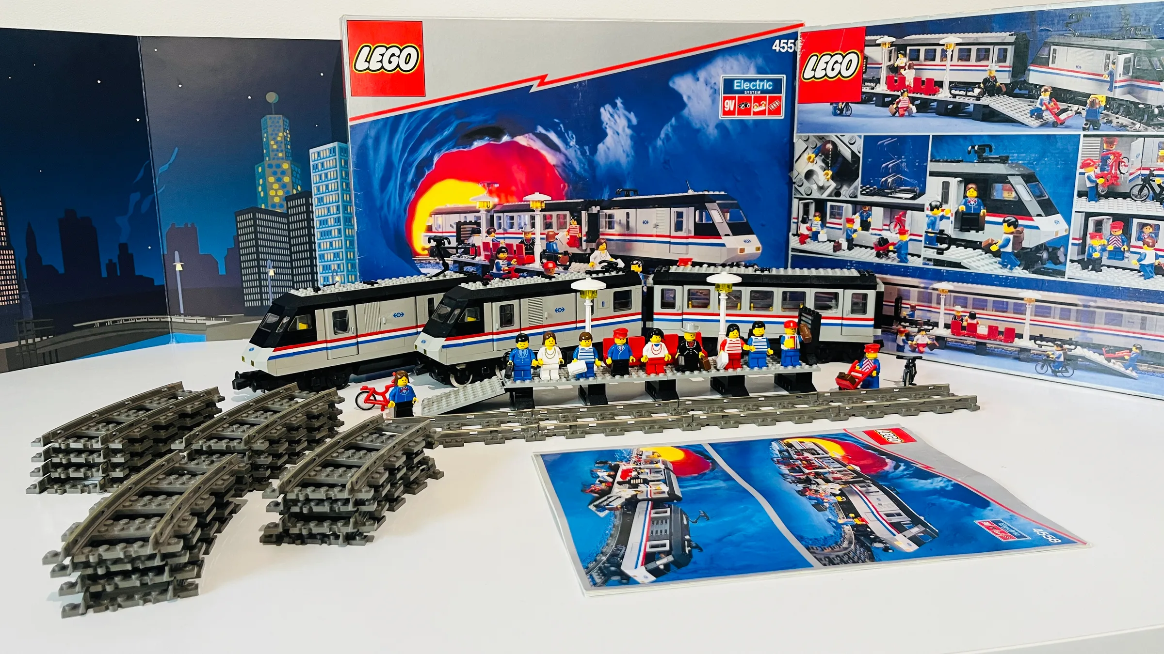 LEGO 4558 Metroliner — the original box, the instruction booklets, the built train, the platform with its minifigures and the track
