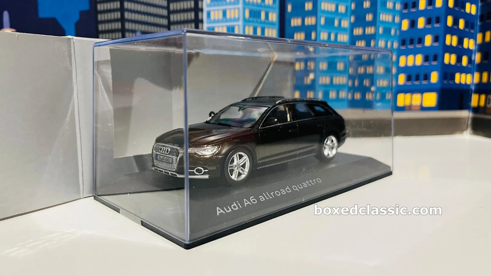 Audi A6 allroad quattro — dealer model 1:43 — photo 1