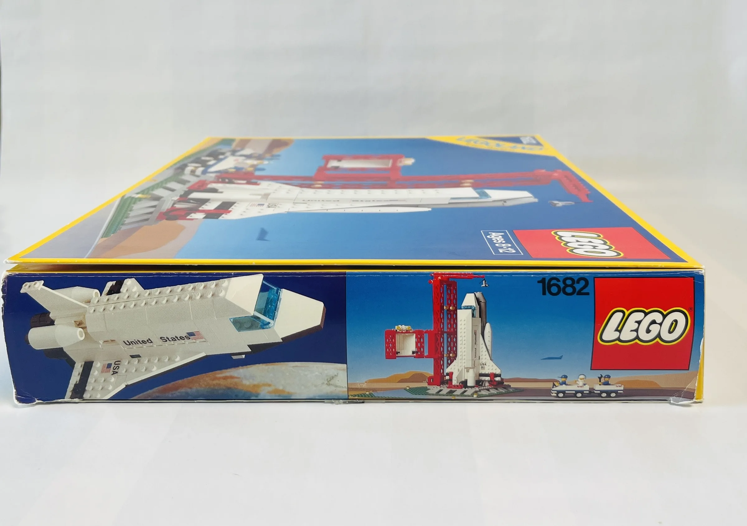 LEGO 1682 Space Shuttle — side left