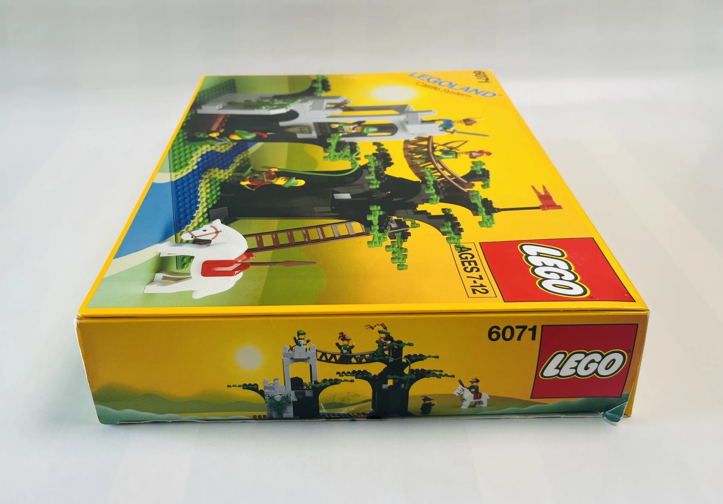 LEGO 6071 Forestmen's Crossing — side right