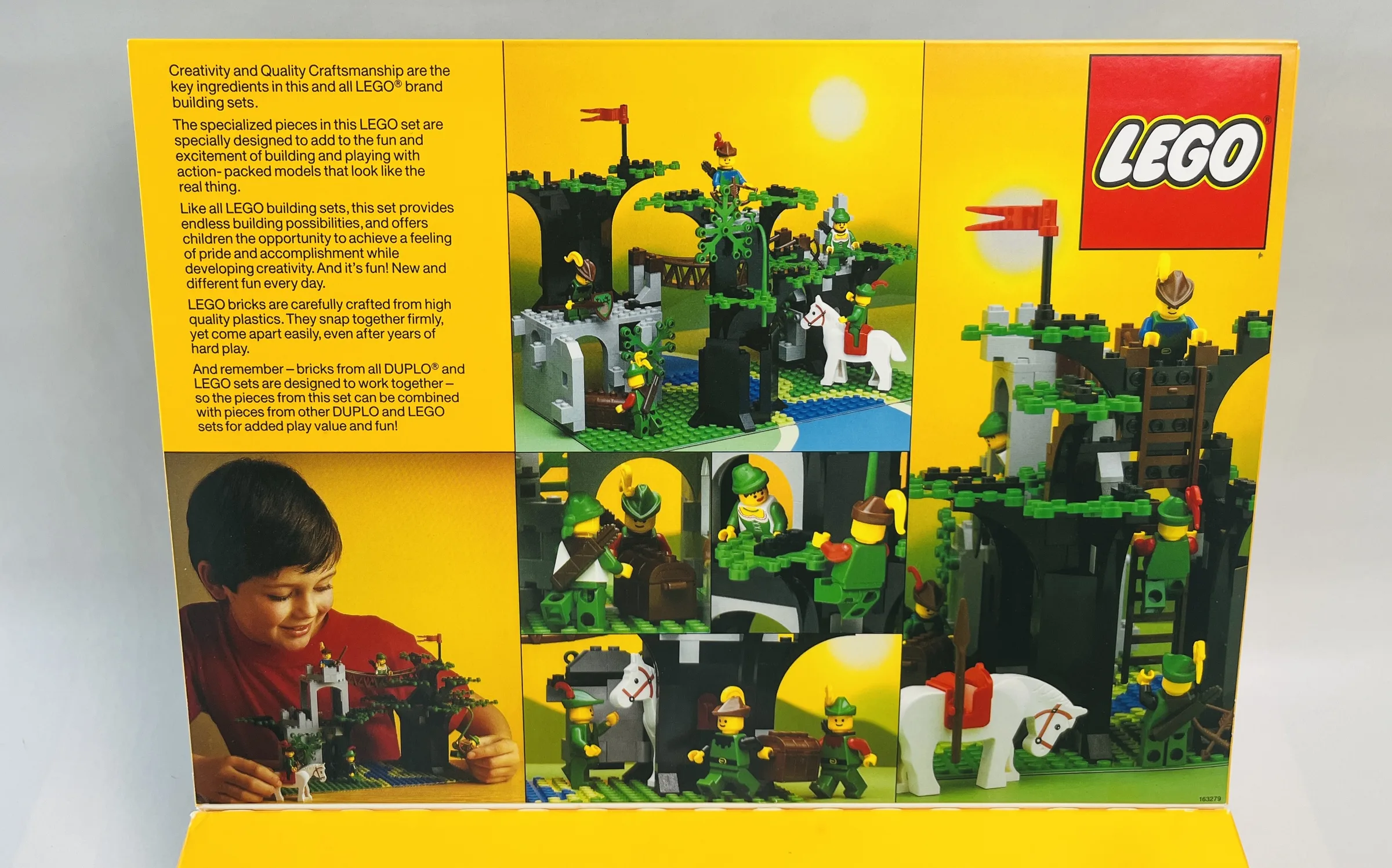 LEGO 6071 Forestmen's Crossing — flap open