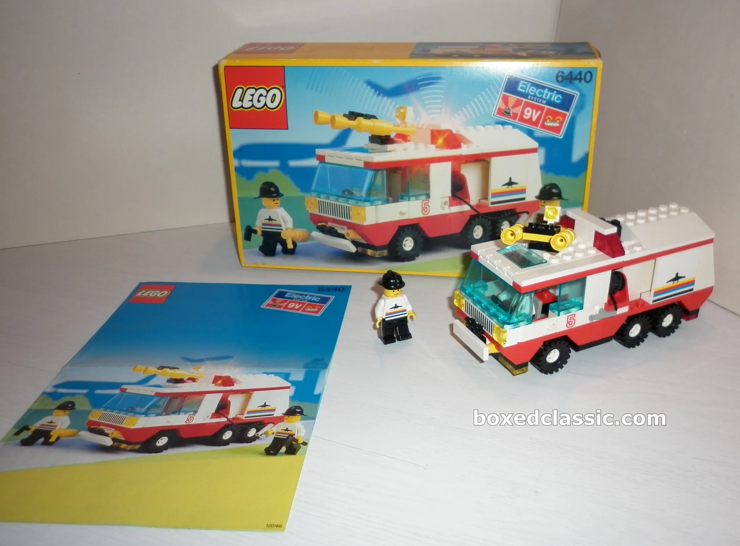 LEGO 6440 Jetport Fire Squad — contents
